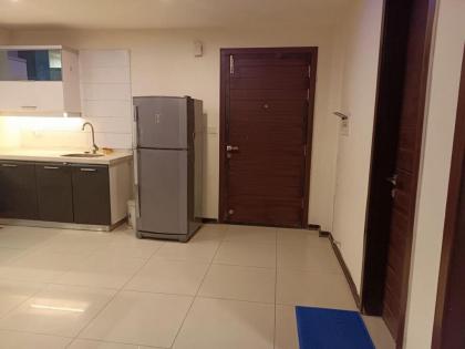 Spacious & Luxurious 1 Bedroom Apartment  - image 21