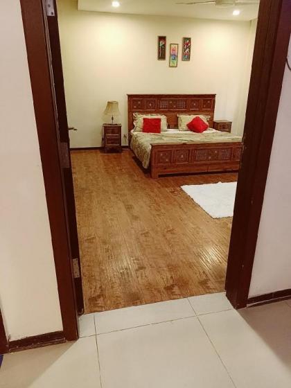 Spacious & Luxurious 1 Bedroom Apartment  - image 23
