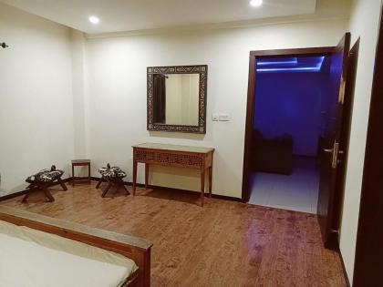 Spacious & Luxurious 1 Bedroom Apartment  - image 24