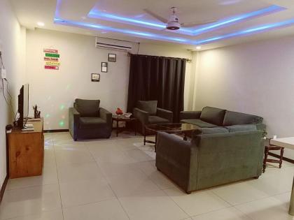 Spacious & Luxurious 1 Bedroom Apartment  - image 26