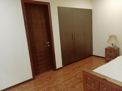 Spacious & Luxurious 1 Bedroom Apartment  - image 29
