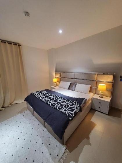 Flat in the Heart of the City - image 18