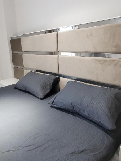Flat in the Heart of the City - image 19