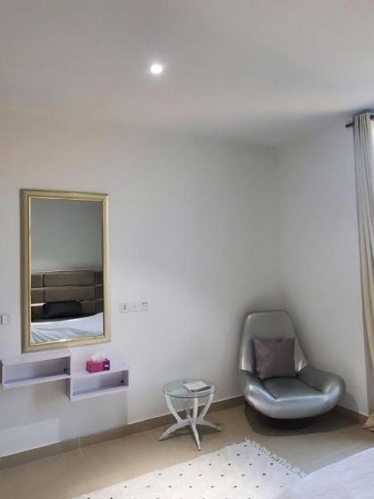 Flat in the Heart of the City - image 22