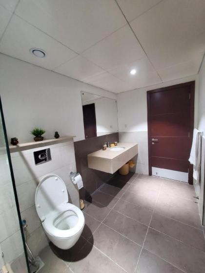 Flat in the Heart of the City - image 6