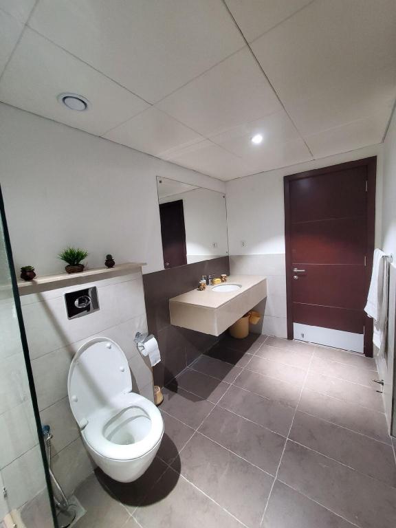 Flat in the Heart of the City - image 6