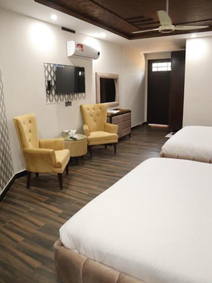 Signature Lodge