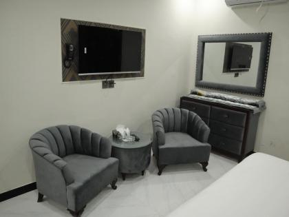 Signature Lodge - image 16