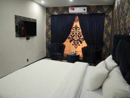Signature Lodge - image 22