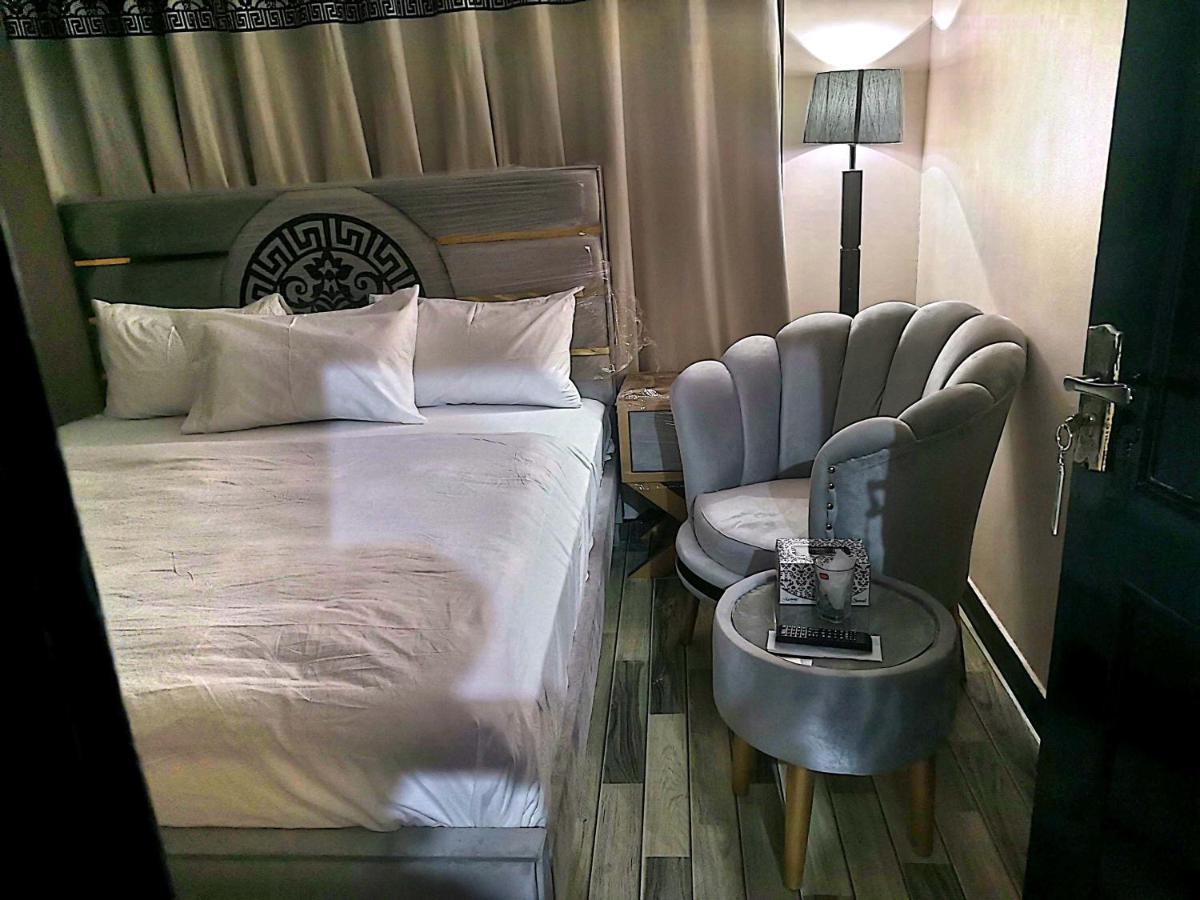 Frank in guest house - main image