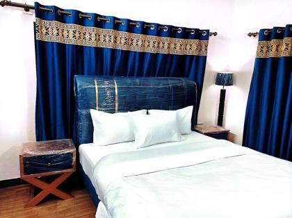Frank in guest house - image 18