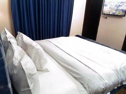 Frank in guest house - image 19