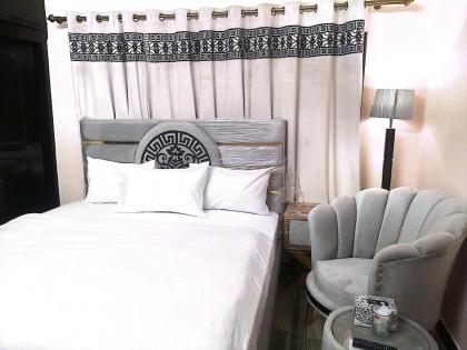 Frank in guest house - image 2