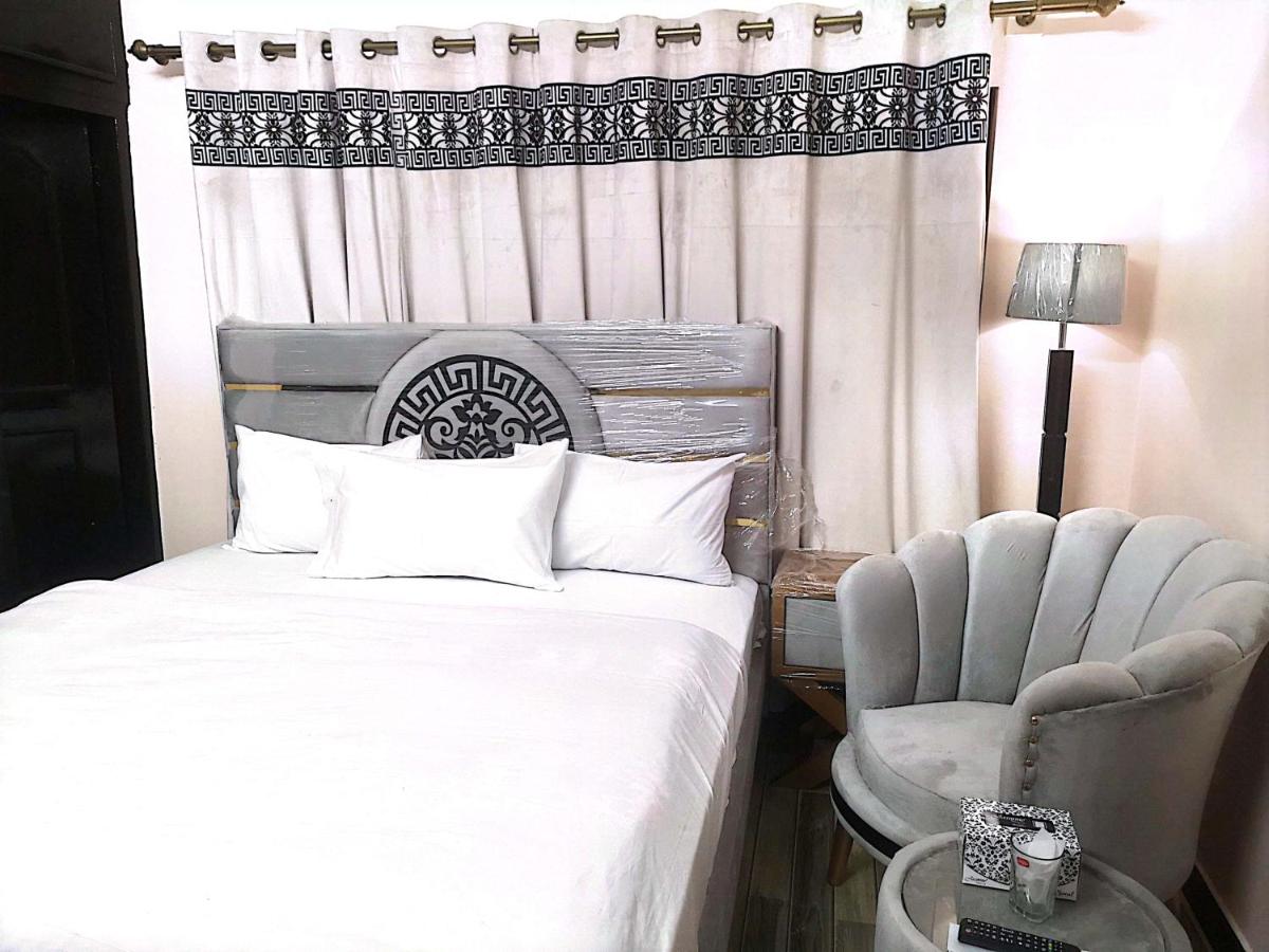 Frank in guest house - image 2