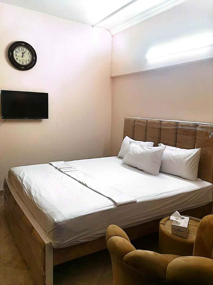 Frank in guest house - image 4