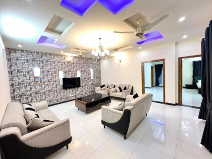 LUXURY APARTMENT RENTALS 