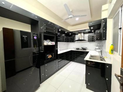 LUXURY APARTMENT RENTALS - image 22
