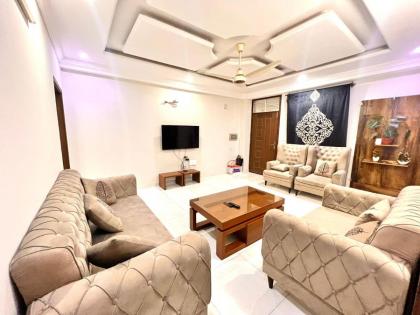 LUXURY 2 Bedroom Apartment Family Residence - image 11