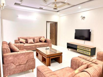 LUXURY 2 Bedroom Apartment Family Residence - image 4
