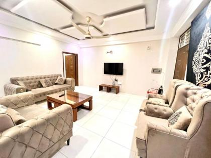 LUXURY 2 Bedroom Apartment Family Residence - image 9