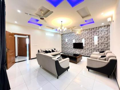 LUXURY 6 Bedroom Holiday Home