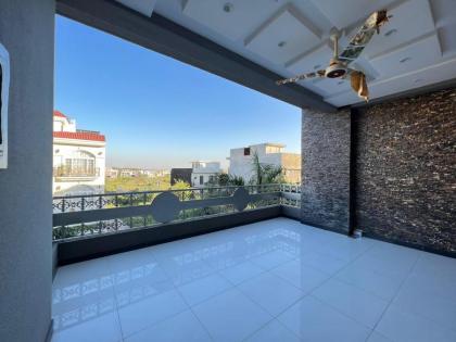 LUXURY 6 Bedroom Holiday Home - image 16