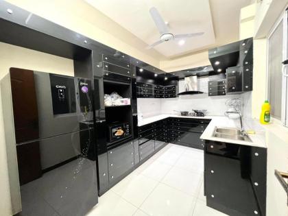 LUXURY 6 Bedroom Holiday Home - image 19