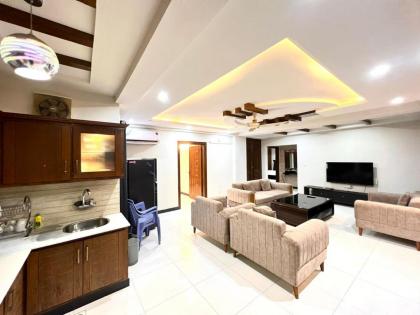 LUXURY 6 Bedroom Holiday Home - image 22