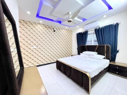LUXURY 6 Bedroom Holiday Home - image 23