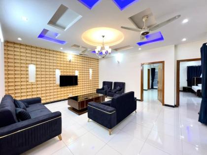 LUXURY 6 Bedroom Holiday Home - image 3