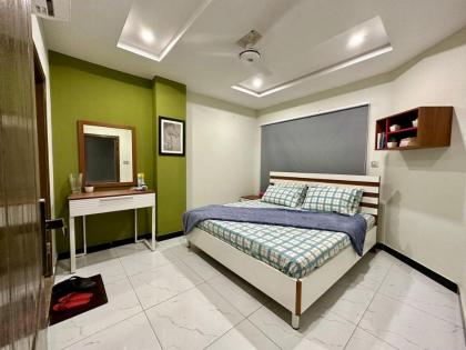 Hustle - Two Bed Appartment with Hall & Kitchen - image 23