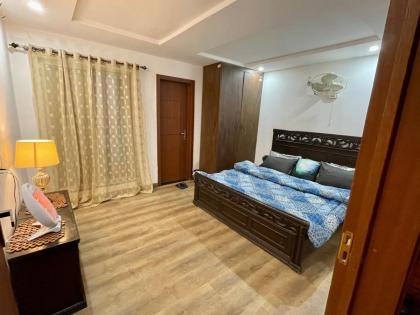 Entire Studio Apartment - image 12