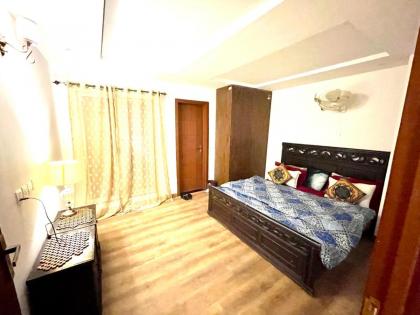 Entire Studio Apartment - image 13