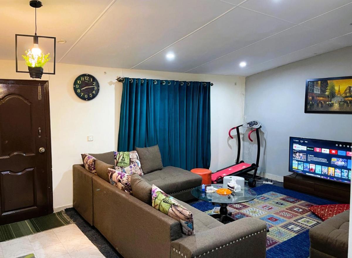 QB Elegant Villa with Valley View - image 3