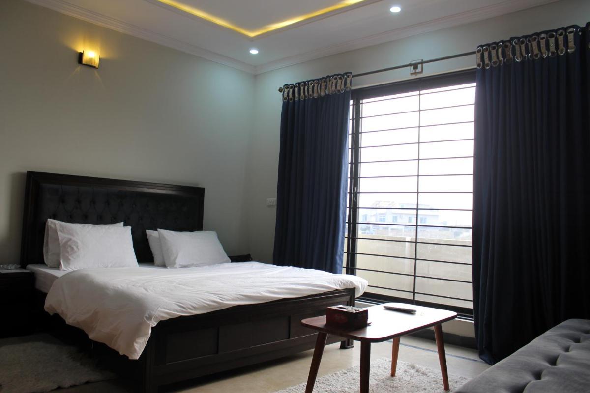 26 Number Bus Stop Guest House - main image