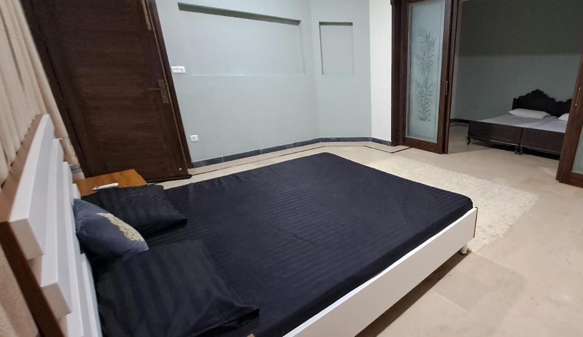 26 Number Bus Stop Guest House - image 3