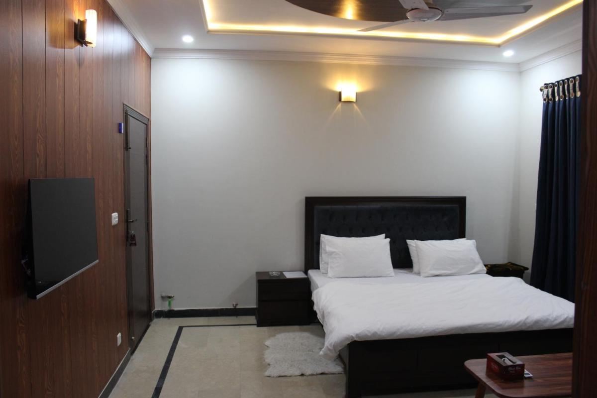 26 Number Bus Stop Guest House - image 7
