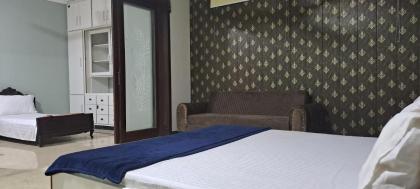 26 Number Bus Stop Guest House - image 9