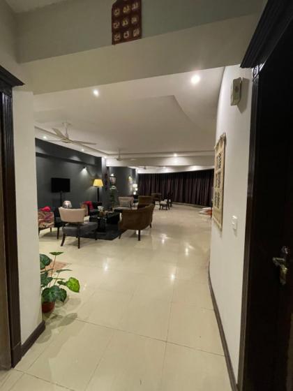 Freddy's Family Apartments - image 10