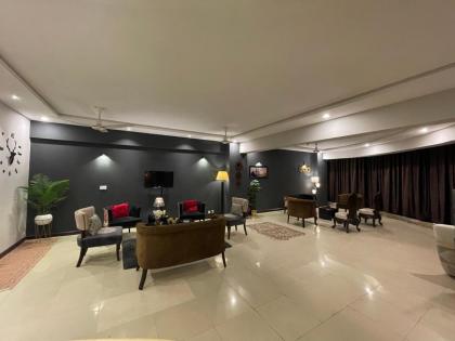 Freddy's Family Apartments - image 5