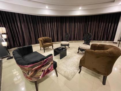 Freddy's Family Apartments - image 9