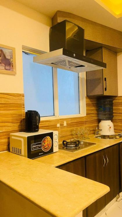 ROYAL EXECUTIVE DELUXE APARTMENt E11 2 - image 10