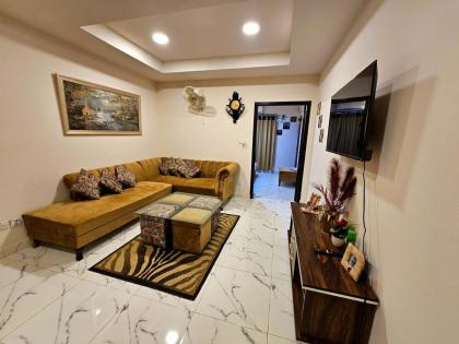 ROYAL EXECUTIVE DELUXE APARTMENt E11 2 - image 15