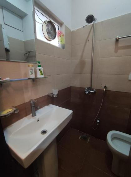 ROYAL EXECUTIVE DELUXE APARTMENT - image 16
