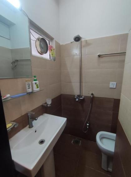 ROYAL EXECUTIVE DELUXE APARTMENT - image 3