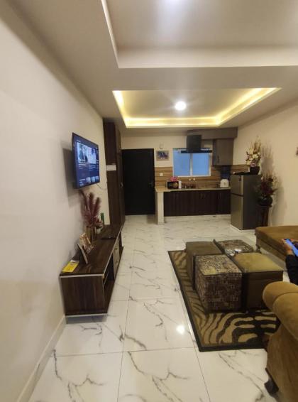 ROYAL EXECUTIVE DELUXE APARTMENT - image 4