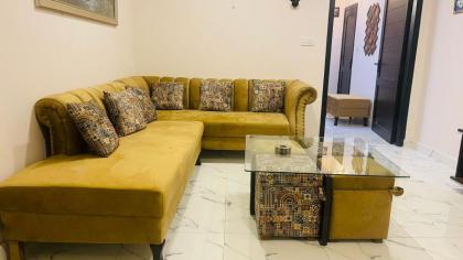 ROYAL EXECUTIVE DELUXE APARTMENT - image 5