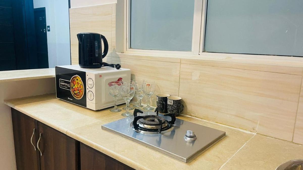 ROYAL EXECUTIVE DELUXE APARTMENT - image 6