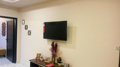 ROYAL EXECUTIVE DELUXE APARTMENT - image 8