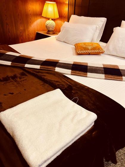 Luxury studio 1 and 2 bed apartments single rooms full portion 